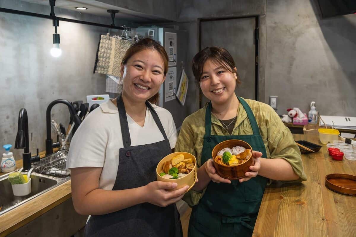 Tokyo bento cooking class with a local