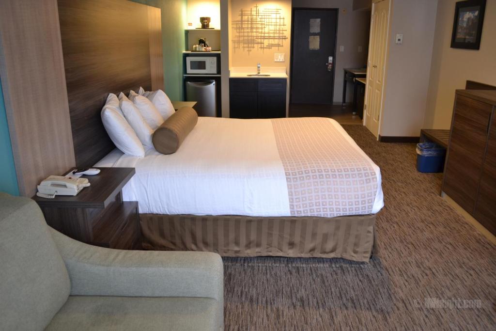 Yosemite Southgate Hotel and Suites