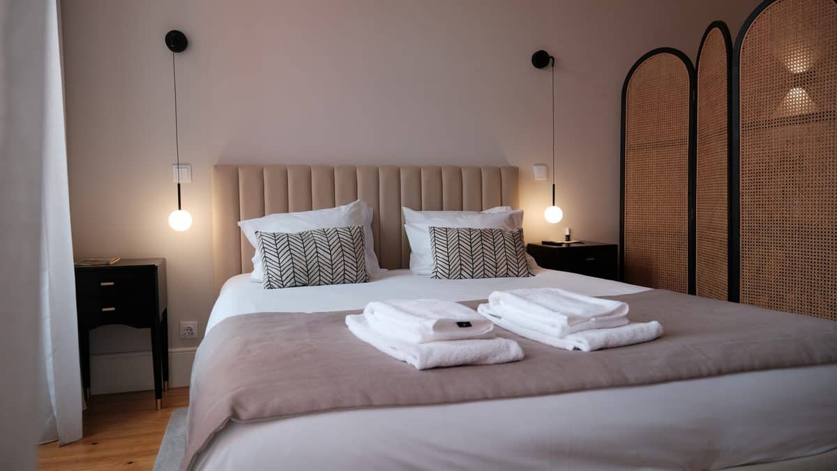 Bedroom at Ando Living Flores 200 with a kitchenette and view toward the cathedral